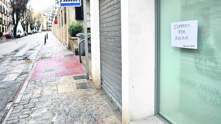 Desalojo del Negociado de Transporte por “inundación”