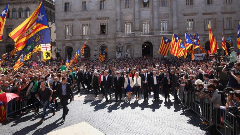 Puigdemont defiende a los alcaldes del 1-O