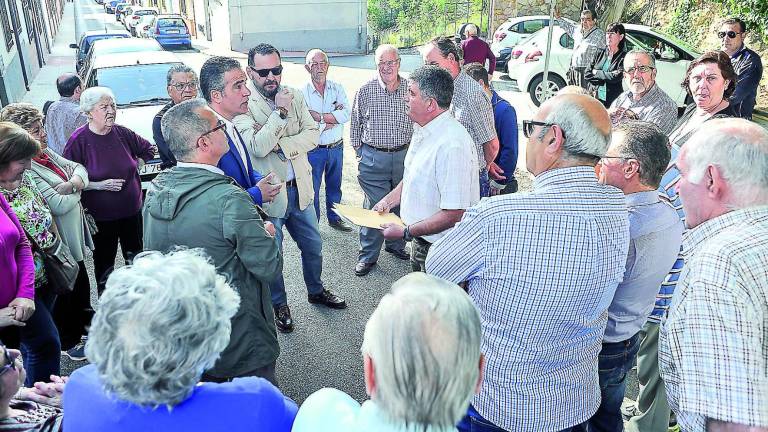 Escrache en El Almendral para exigir “más democracia vecinal” Escrache en El Almendral para exigir “más democracia vecinal”