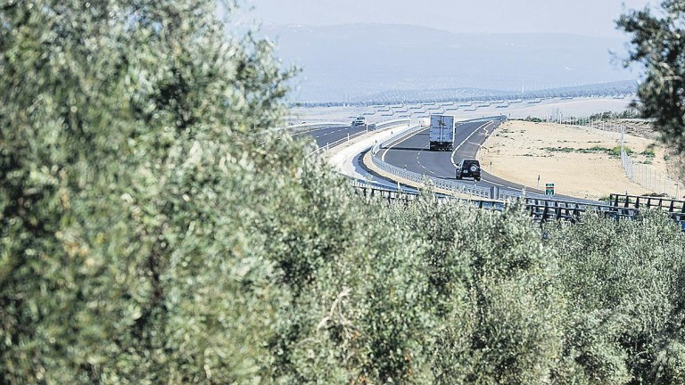 La Junta “prioriza” la Autovía del Olivar y la A-311 a Andújar