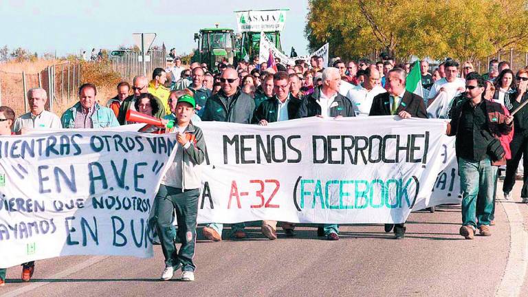 Cansados e indignados por una autovía que no avanza Cansados e indignados por una autovía que no avanza
