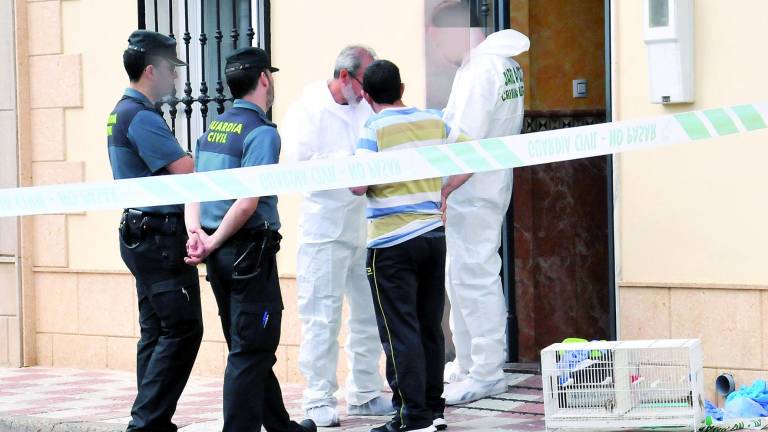 Mata al hombre que entró en su casa de noche para robar Mata al hombre que entró en su casa de noche para robar