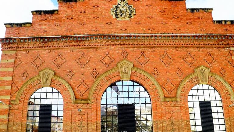 Los placeros siguen sin puesto un año después del derrumbe Los placeros siguen sin puesto un año después del derrumbe