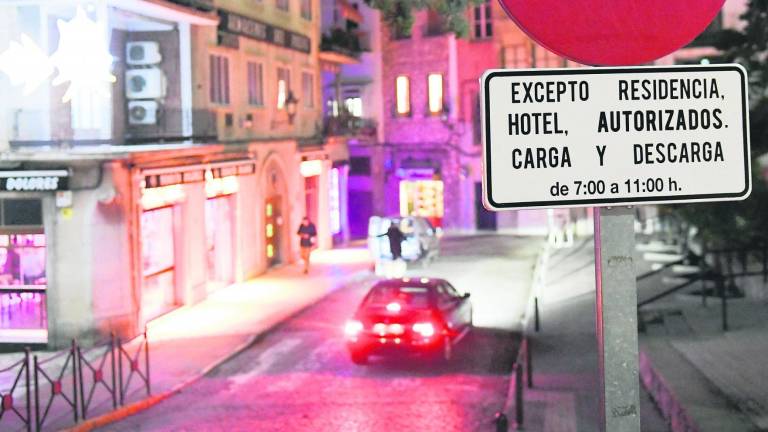 Deán Mazas, sin recepcionar y con licencias excepcionales Deán Mazas, sin recepcionar y con licencias excepcionales