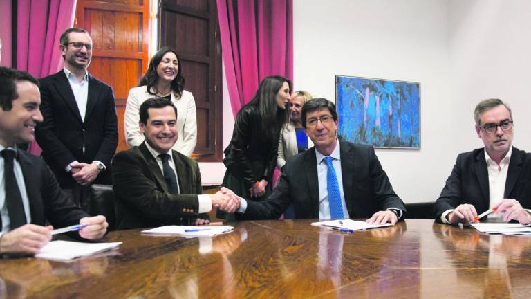El PP logra el apoyo de Cs y Vox para la investidura El PP logra el apoyo de Cs y Vox para la investidura
