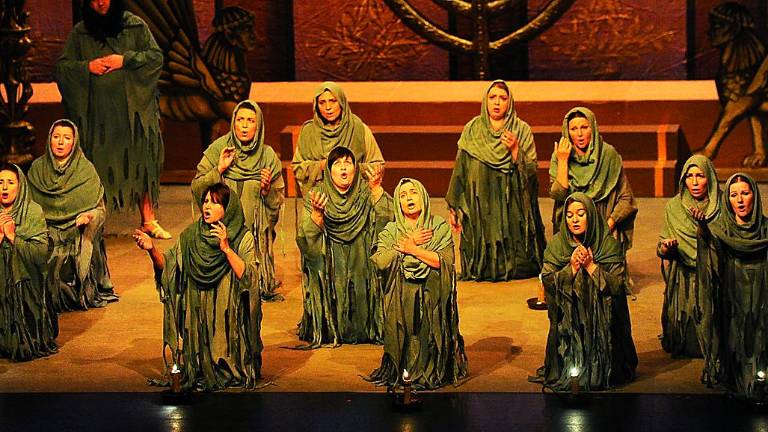 “Nabucco” irrumpe con fuerza “Nabucco” irrumpe con fuerza