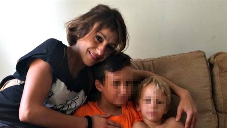 Juana Rivas entrega a sus hijos menores al padre en la Guardia Civil