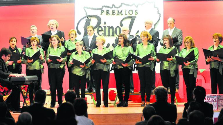 Un aplauso a quienes trabajan para engrandecer la provincia Un aplauso a quienes trabajan para engrandecer la provincia