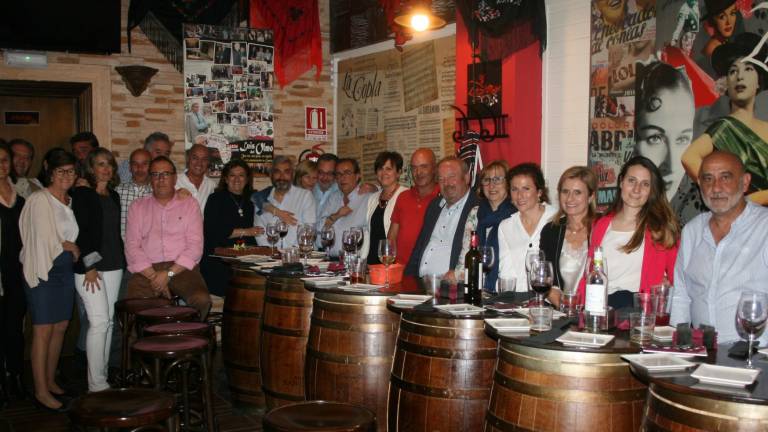 Un más que feliz cumpleaños entre amigos Un más que feliz cumpleaños entre amigos