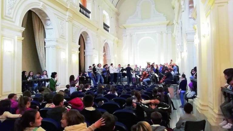 Un viaje musical en clave infantil Un viaje musical en clave infantil