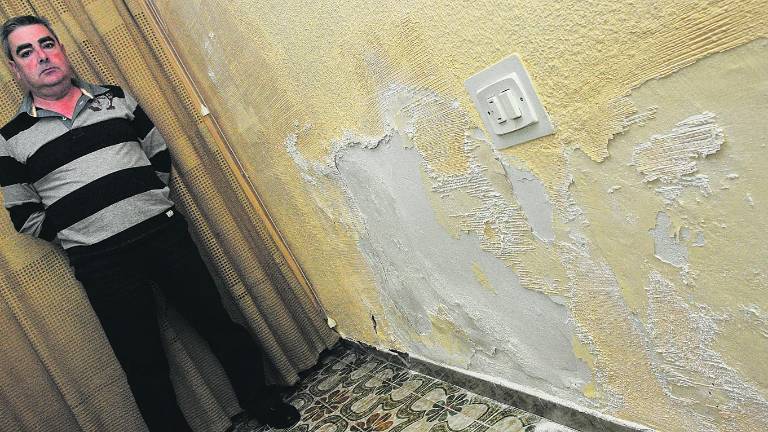 Comidos por las humedades Comidos por las humedades