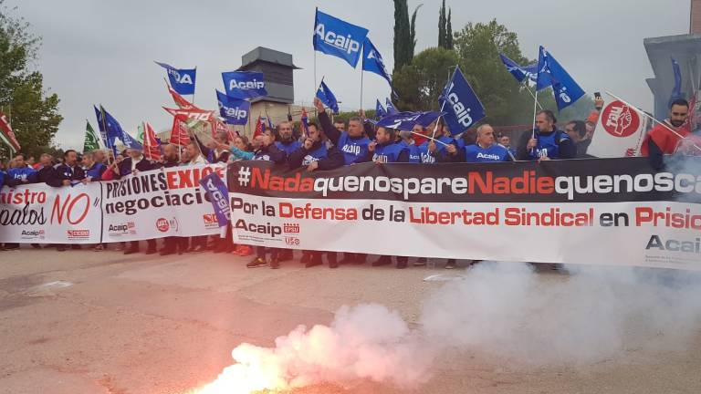 Protesta de funcionarios de prisiones en un clima de tensión