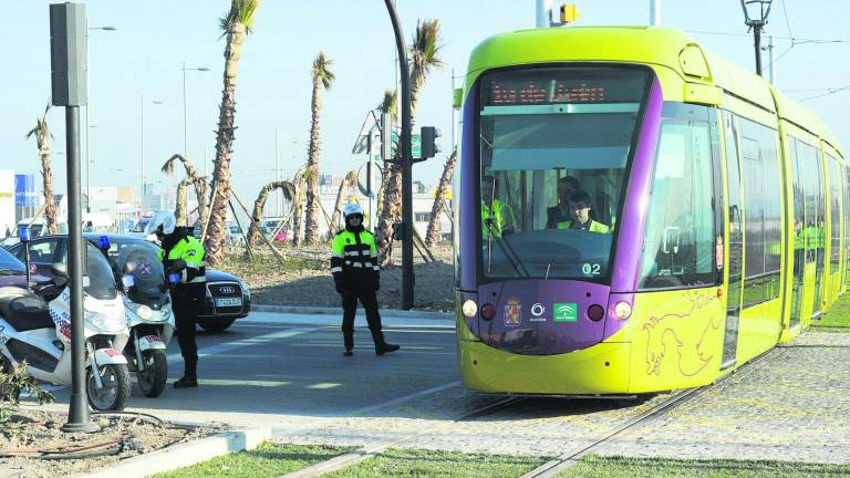 Que la Junta gestione el tranvía Que la Junta gestione el tranvía