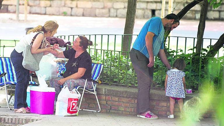 Un familia lleva 40 días en la calle tras sufrir un desahucio