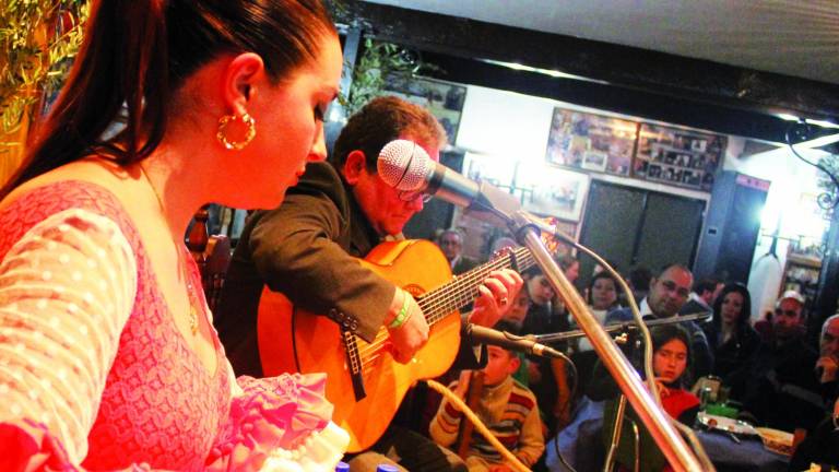 Talento sobre las tablas de la Peña Flamenca Talento sobre las tablas de la Peña Flamenca