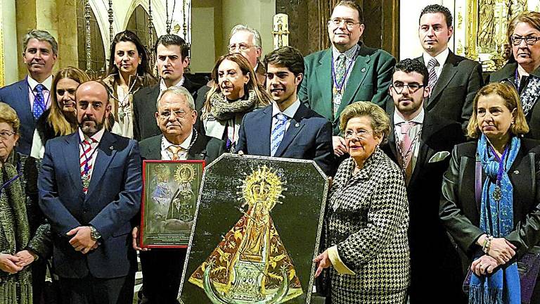 La patrona, en la gloria del paso de palio de La Soledad