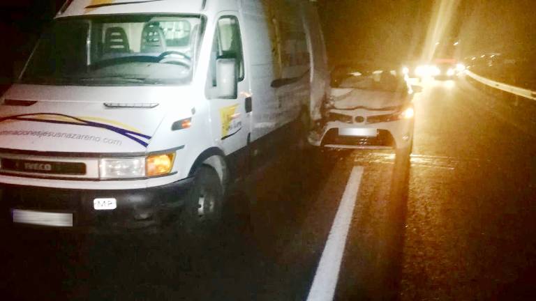 Seis vehículos implicados en un accidente en plena autovía Seis vehículos implicados en un accidente en plena autovía