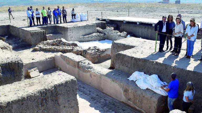 Hallados dos nuevos mosaicos en el yacimiento de Cástulo