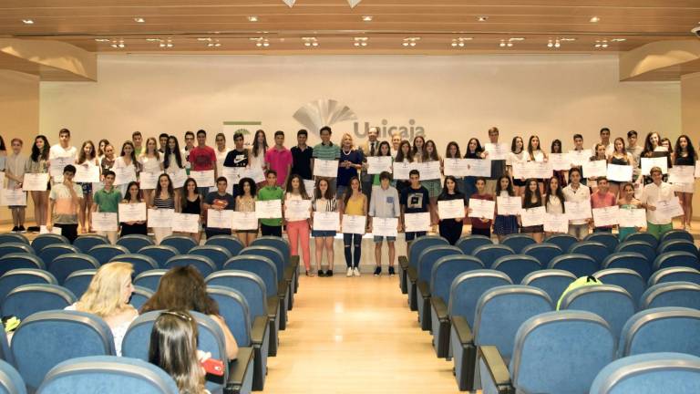 La Fundación Bancaria Unicaja promueve becas para que jóvenes vayan a EE UU La Fundación Bancaria Unicaja promueve becas para que jóvenes vayan a EE UU