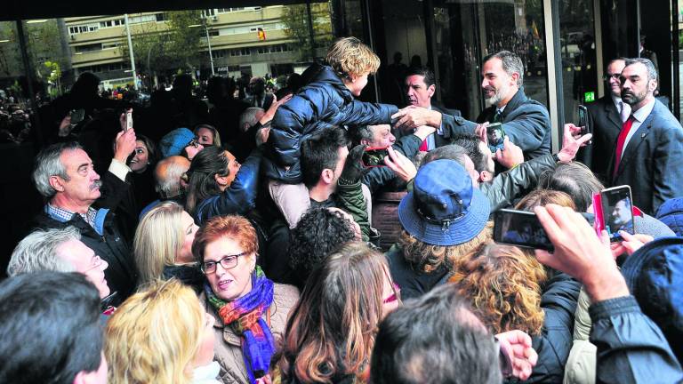 El monarca recibe el calor de centenares de jiennenses