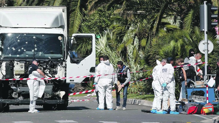 El atentado de Niza deja 84 fallecidos y 50 heridos “entre la vida y la muerte”