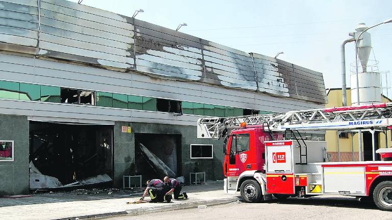 Cuatro naves afectadas por el incendio en el polígono