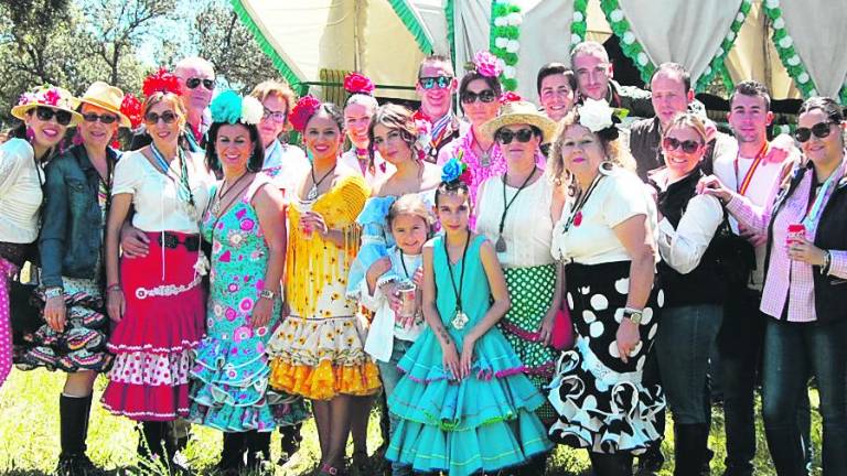 Las carretas regresan del Cerro, tras una alegre e intensa romería Las carretas regresan del Cerro, tras una alegre e intensa romería