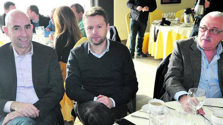 Los asistentes al acto Los asistentes al acto