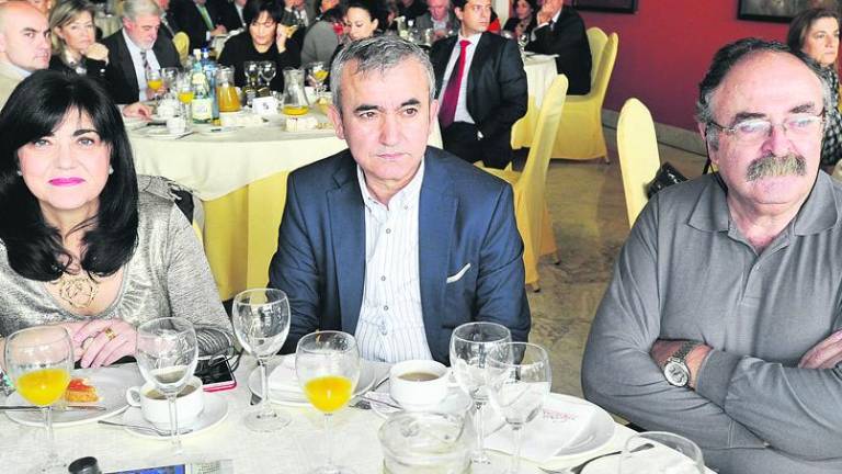 Los asistentes al acto Los asistentes al acto