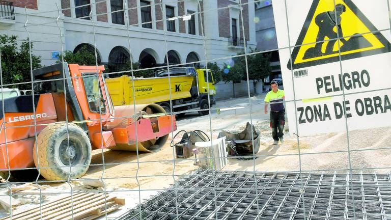 Las baldosas de granito de Deán Mazas llegan el viernes