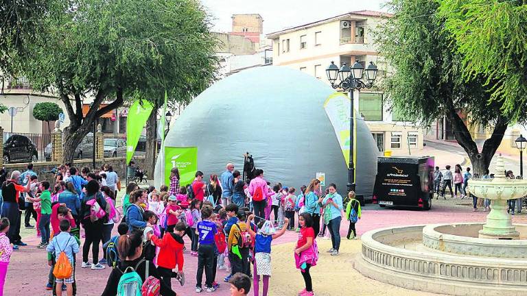 Un planetario itinerante por el cielo limpio