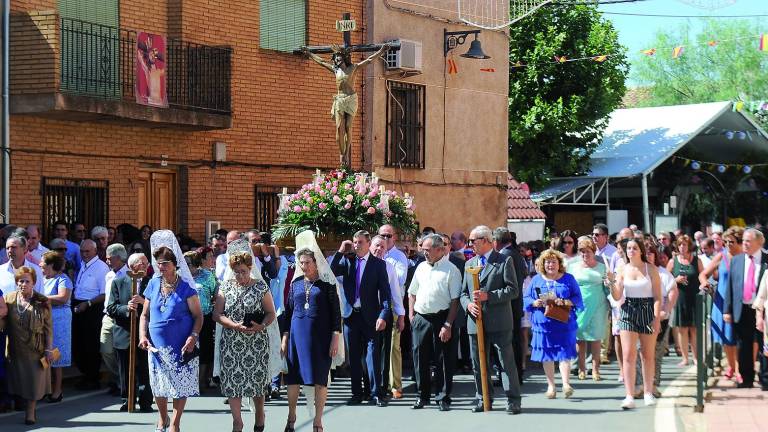 Flores al Cristo “que abraza”