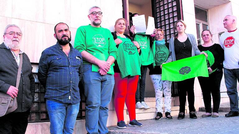 Dos familias se enfrentan a un desahucio inminente Dos familias se enfrentan a un desahucio inminente