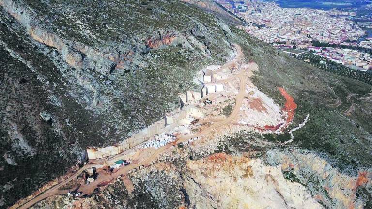 Una romería para exigir el cierre de la cantera