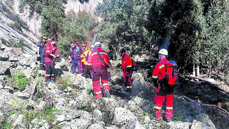 Los buzos se incorporan a las intensas labores de búsqueda