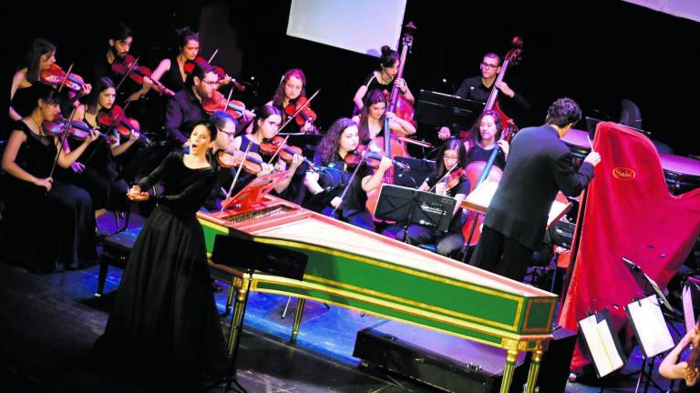 La representación “El Retablo de Maese Pedro”, en el teatro La representación “El Retablo de Maese Pedro”, en el teatro