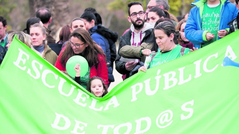 La “Marea Verde” sale a la calle para defender la pública