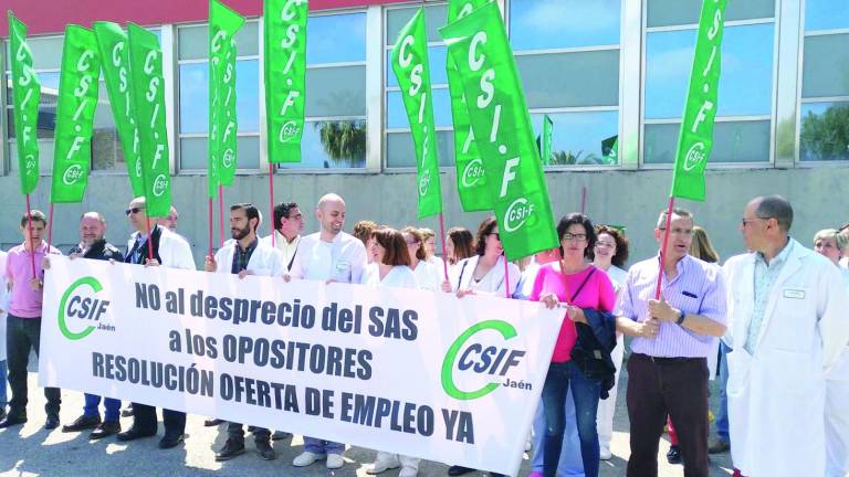 El “sin saber” de los interinos sale a las puertas del hospital El “sin saber” de los interinos sale a las puertas del hospital