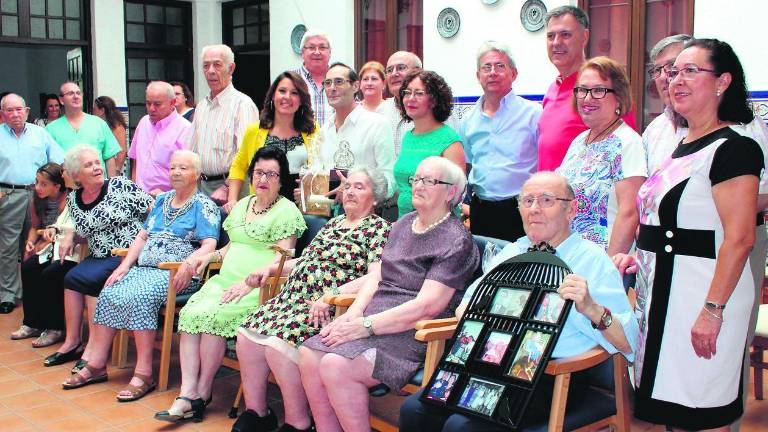 Emotivo y cálido homenaje en la Casa Hogar de Cáritas