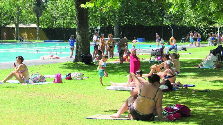 Piscina y deporte contra las altas temperaturas estivales