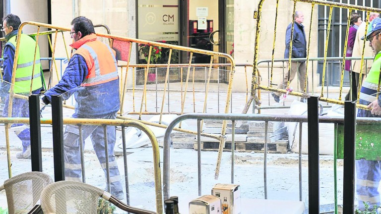 El Ayuntamiento prepara más asfalto para el casco histórico