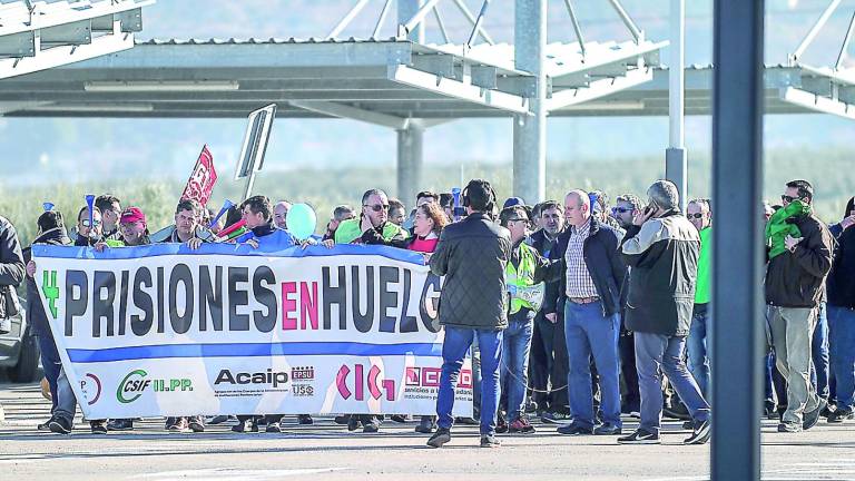 Los funcionarios de la cárcel vuelven a echarse a la calle Los funcionarios de la cárcel vuelven a echarse a la calle