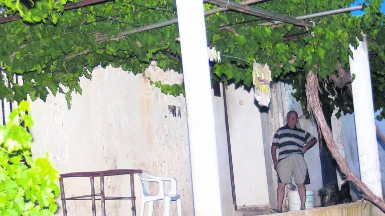 El PSOE denuncia eliminación de once farolas en La Caleruela El PSOE denuncia eliminación de once farolas en La Caleruela