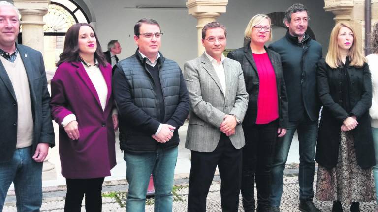 Huertas defiende la estabilidad tras las dimisiones y los ceses Huertas defiende la estabilidad tras las dimisiones y los ceses