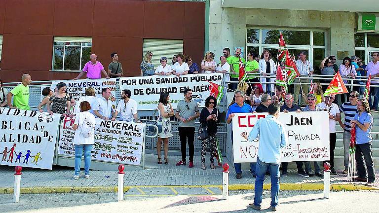 Protesta contra el recorte de la vigilancia en los hospitales