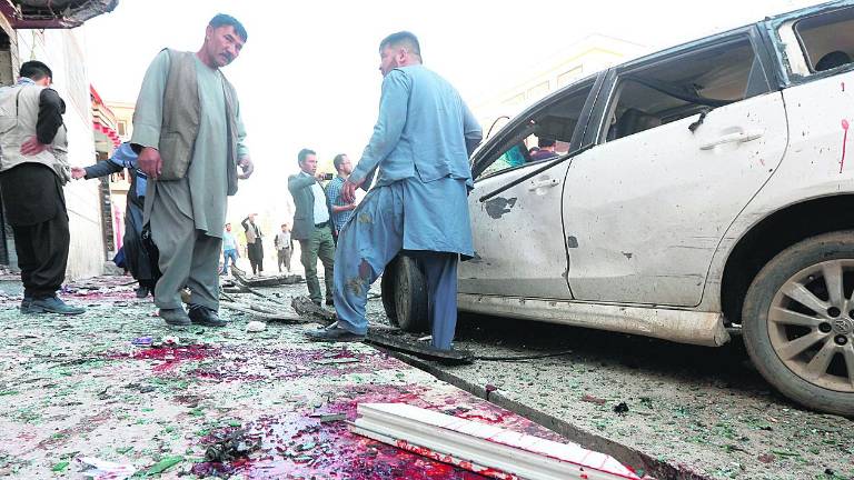 Un atentado suicida mata a decenas de civiles en Kabul