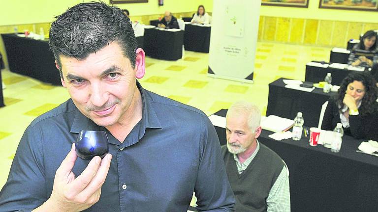 Expertos catadores descubren los “ases” del aceite de oliva Expertos catadores descubren los “ases” del aceite de oliva