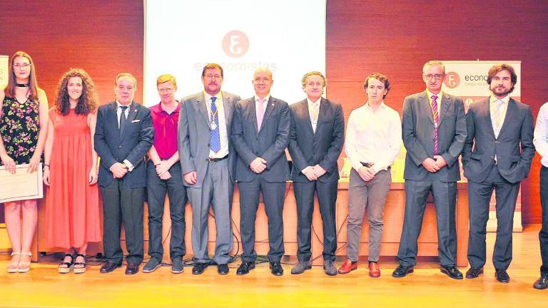 Los economistas proyectan su futuro con la Universidad