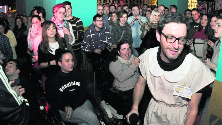 Carcajadas que abren el año de la mano de David Navarro Carcajadas que abren el año de la mano de David Navarro