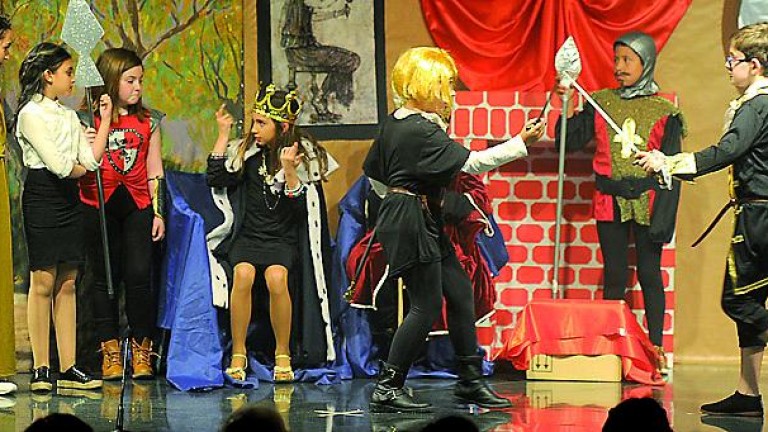 Escolares representan a Shakespeare